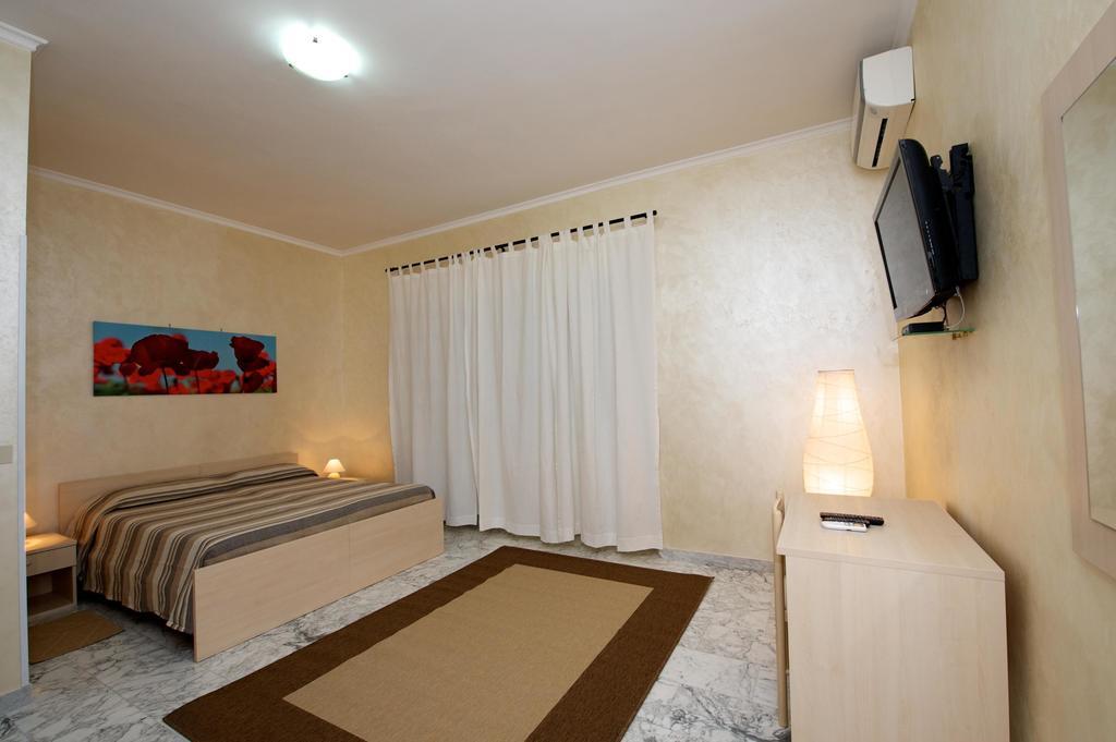 Guesthouse Holiday And Roma Esterno foto
