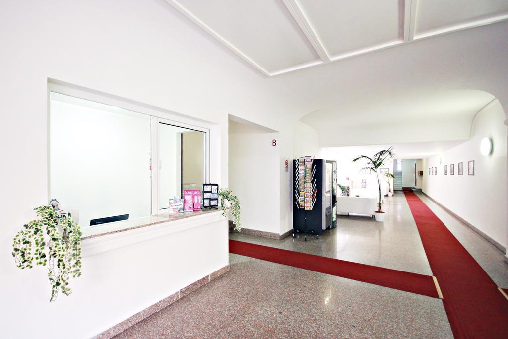 Guesthouse Holiday And Roma Esterno foto